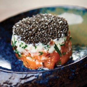 Caviar Osciètre sur son lit de crème et de tartare de truite par Vincent Baltus