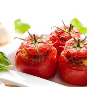 Op z’n Italiaans gevulde tomaten